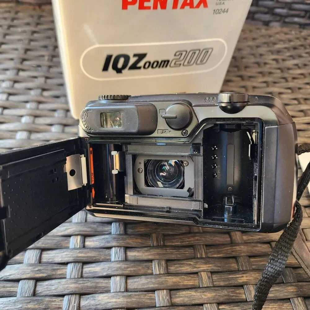 Vintage Pentax IQZoom 160 35mm Point & Shoot Film Camera With Box